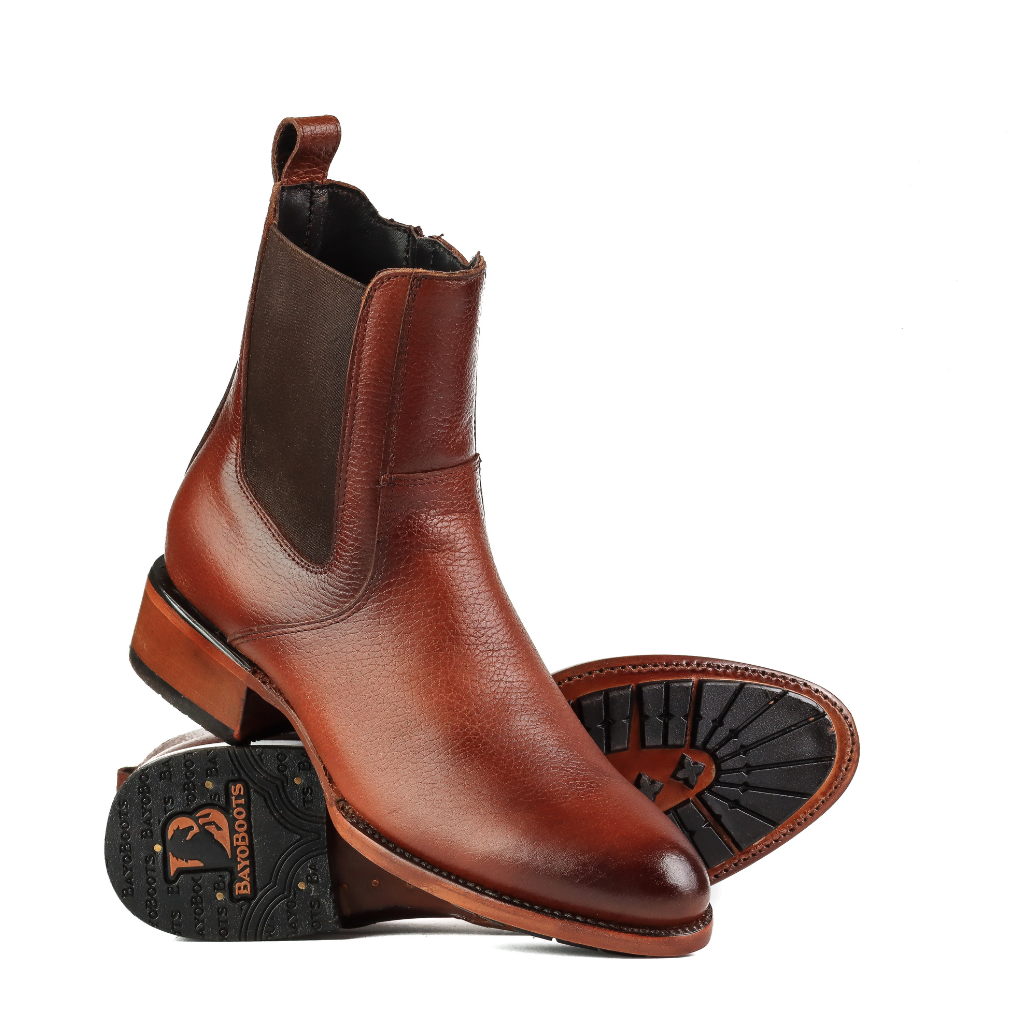 Vista superior angular destacando elástico y tirador.