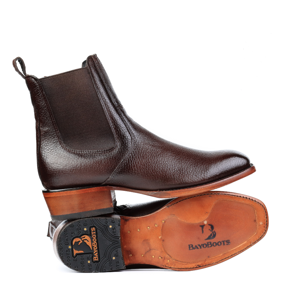 Vista lateral con suela visible.