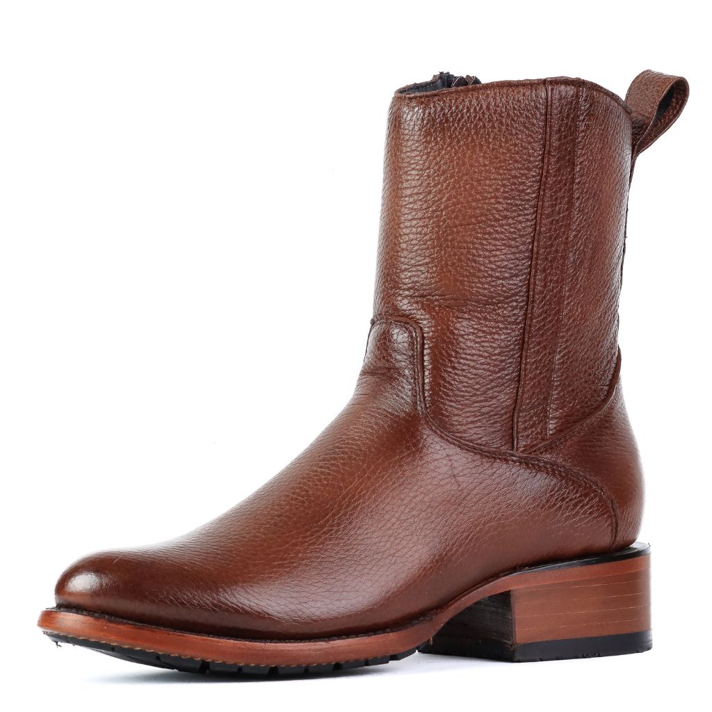 Vista lateral mostrando su color café y acabado en piel de venado.