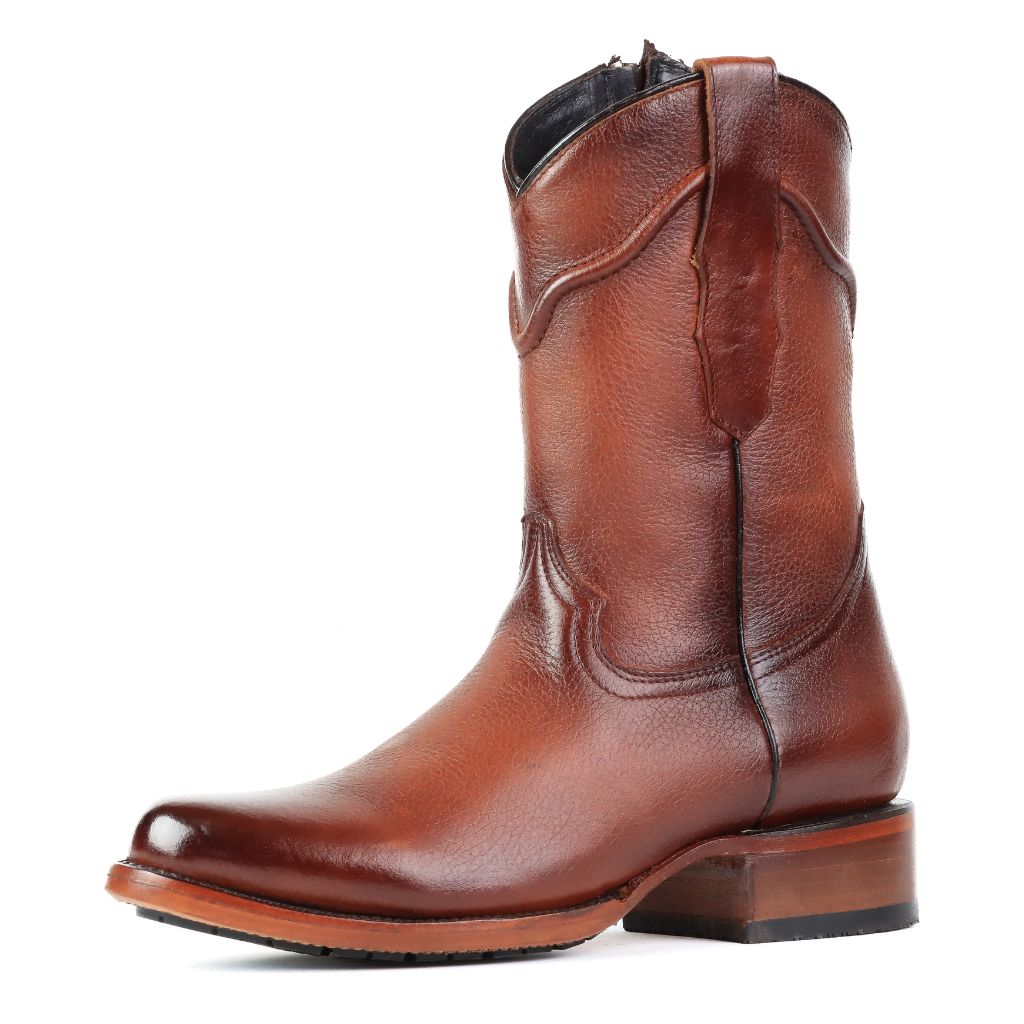 Vista lateral mostrando su diseño clásico y acabado en piel.