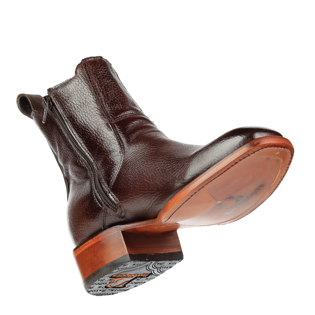 Vista trasera del tacón y suela.