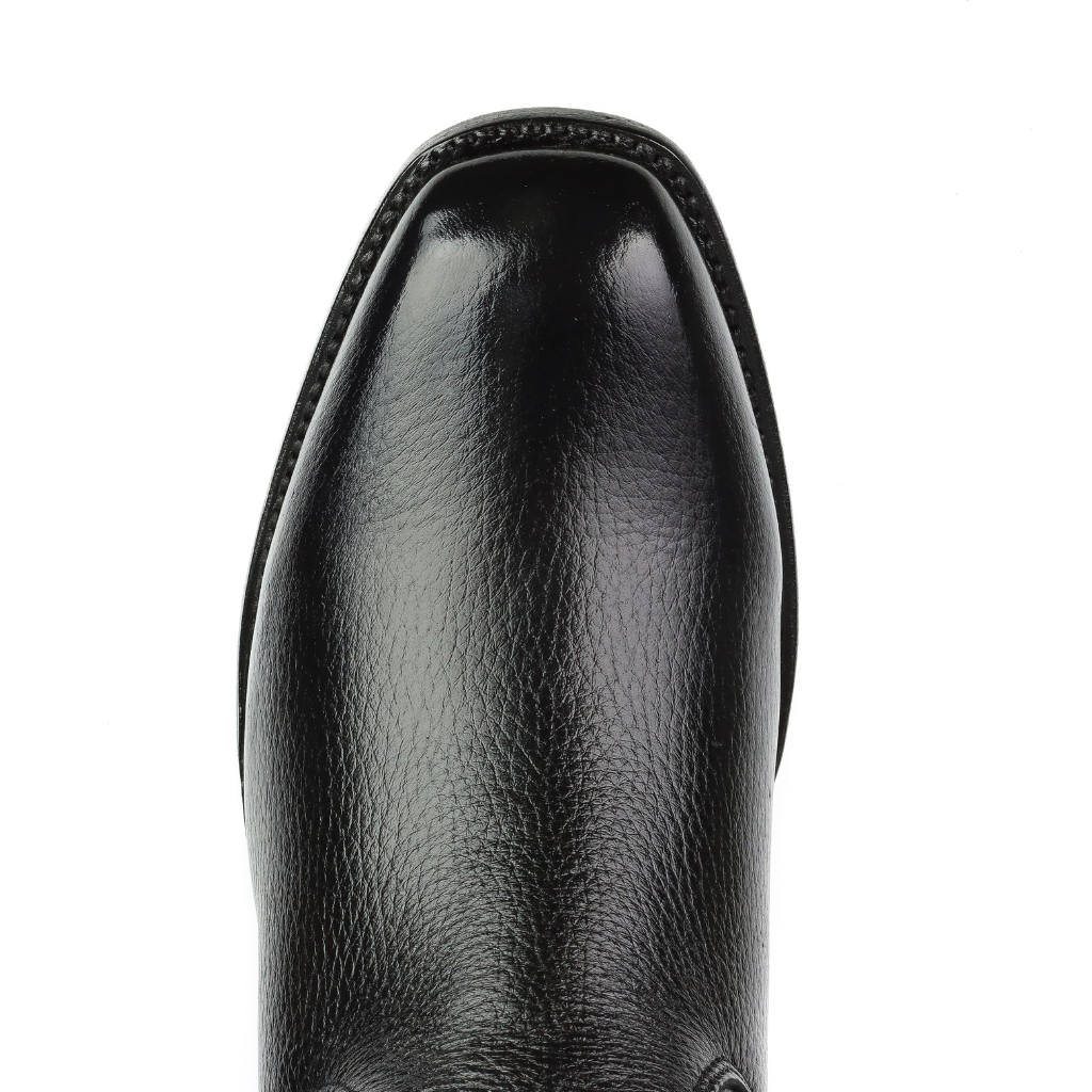 Detalle frontal de la punta del botín.