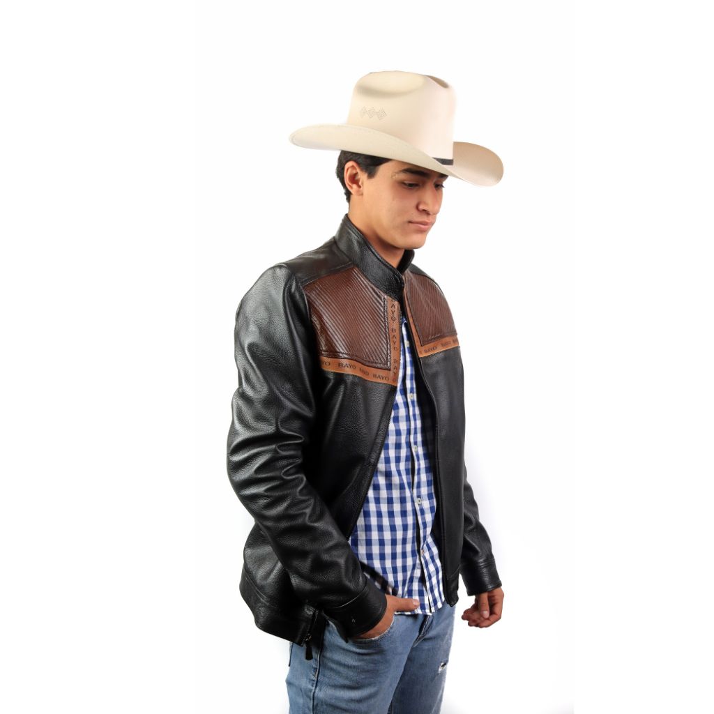 Vista lateral mostrando el corte moderno y detalles del frente.